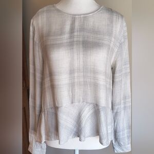 Cloth & Stone Size S Gray &White Plaid Long Sleeve Top Peplum Hem Back Buttons